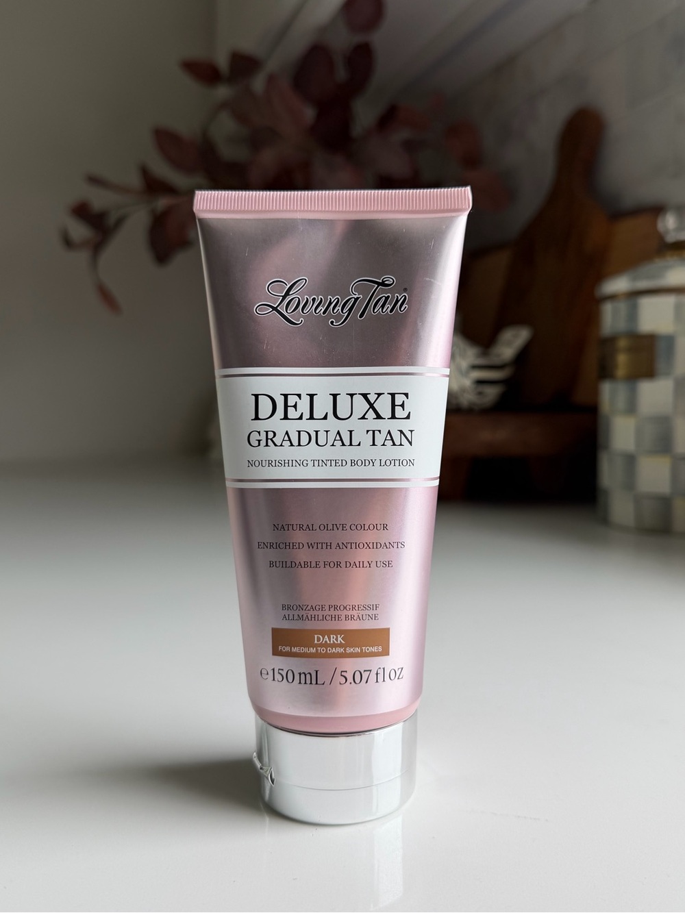 Loving Tan 8 HR Deluxe Gradual Self-Tanning Lotion in Dark